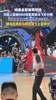 姚基金慈善赛现场,邓超上篮被NBA球星库兹马飞天大帽!