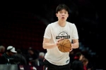 随行翻译：杨瀚森在挑战NBA的路上很刻苦 试训时6点多起床 1周6练